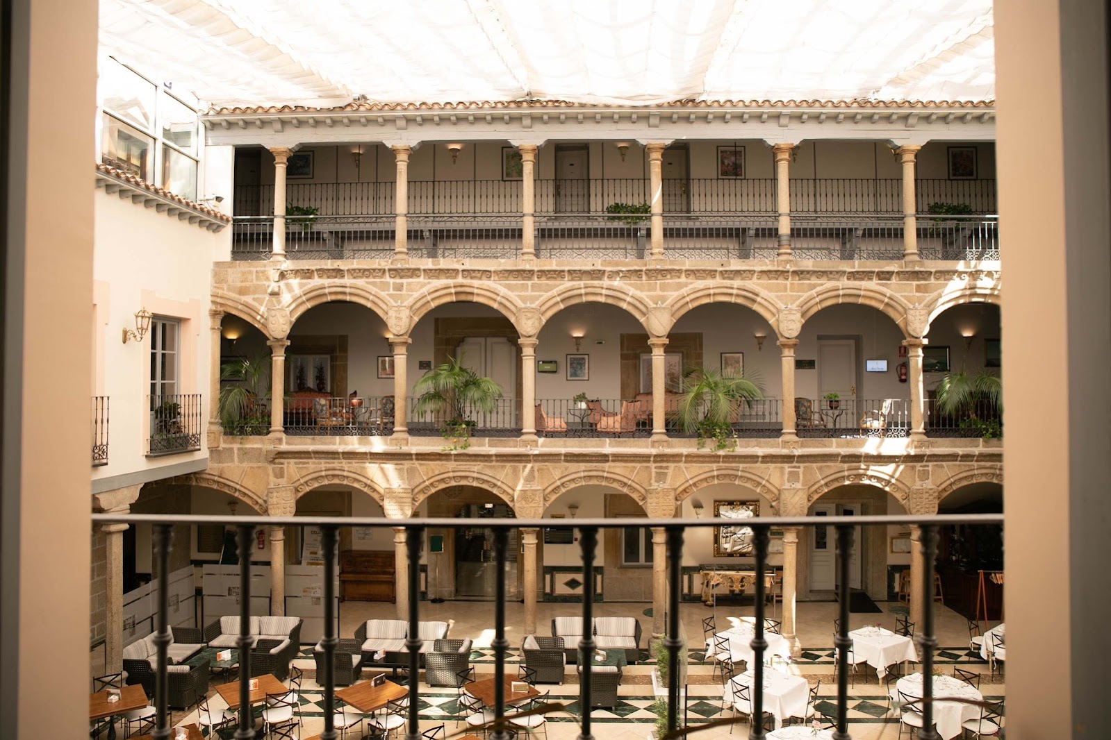 Hotel Palacio de los Velada claustro